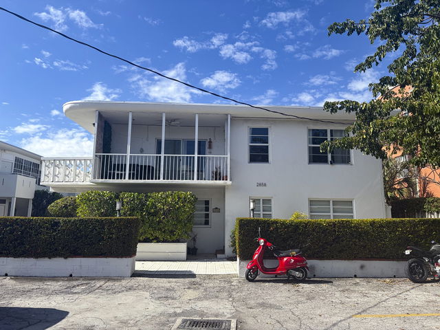 Pinetree Manor  photo 2